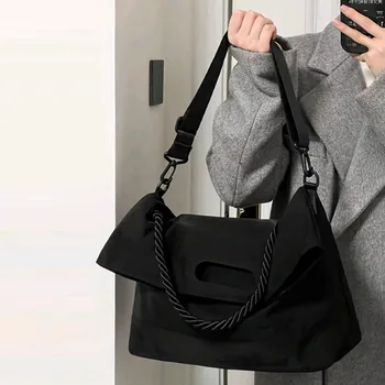 Чанта-тоут прост дизайн, женствена чанта с голям капацитет, холщовая чанта за крайградски пътувания, модерна чанта на едно рамо.